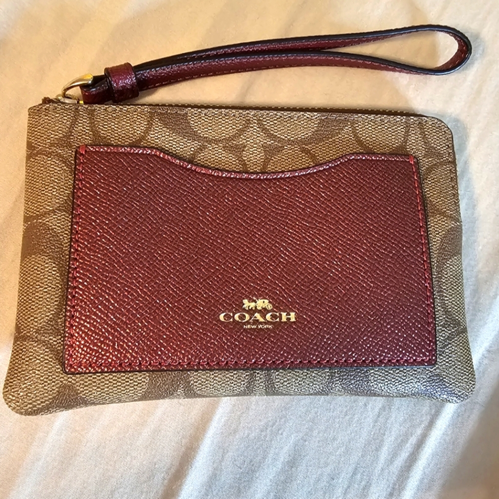 Coach Metallic Cherry and Signature Monogramm Crossgrain Leather Wristlet NWOT